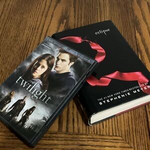Eclipse novel/book 📕 & Twilight DVD 📀 from the Twilight Saga